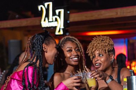 27/27 Lounge, Pier 1 & Margaritaville Nightlife Experience
