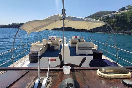 Boat excursion with lunch on board to discover Ischia