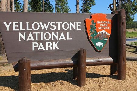 Mt Rushmore Yellowstone & Arches National Parks 7-day Tour