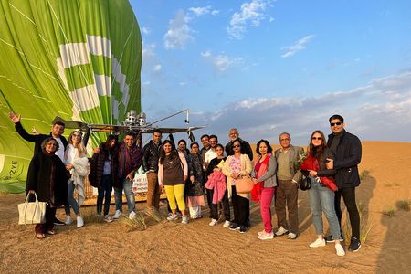 Dubai: Sunrise Hot Air Balloon Tour including Pick n Drop