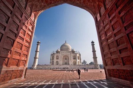 From Delhi : Sunrise Taj Mahal And Agra Fort tour by Car