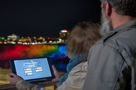 Light up The Falls Small Group Tour with Fallsview Dinner