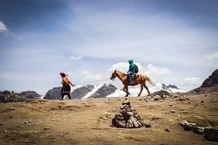 Discover the Rainbow Mountain on horseback + meals - Private