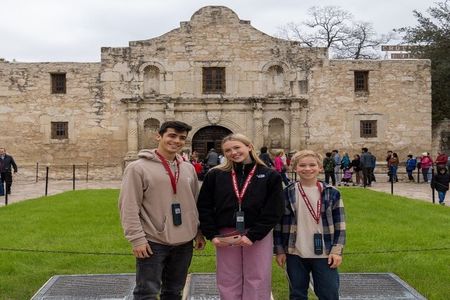 San Antonio Small Group Walking Tour with Riverwalk Boat Cruise