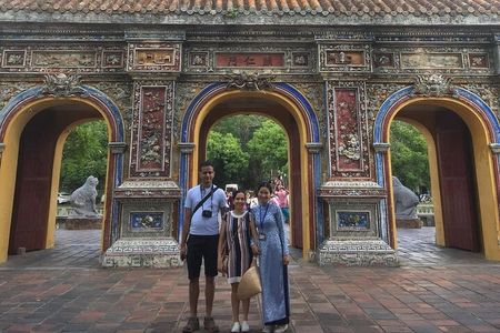 3-Hours Hue Imperial Walking Tour with Guide -Conical Hat as Gift