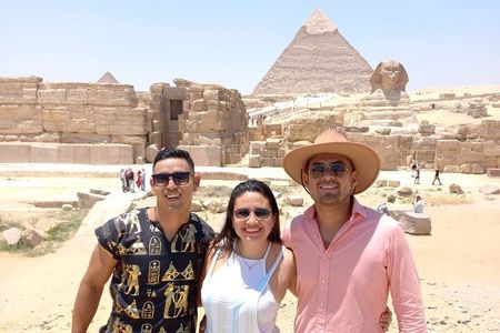 Private Tour Giza Pyramids Sphinx Sakkara and Memphis