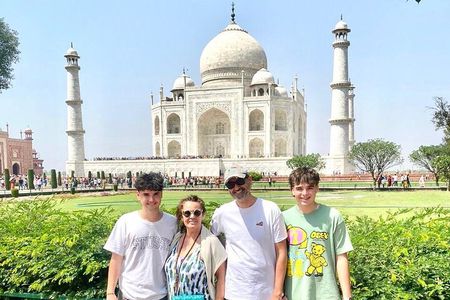 Taj Mahal Tour From Delhi with Lunch-skip the line-All Inclusive