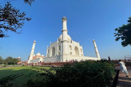 Private Taj Mahal Tour from Delhi By Gatiman Express Train 