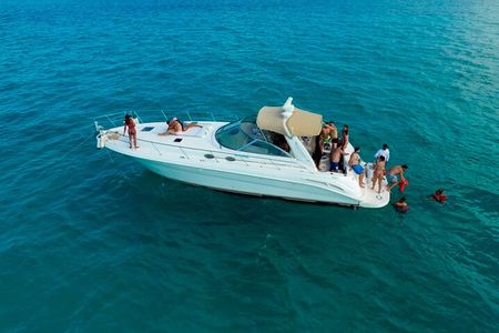 Premium Miami Yacht Tour Experience: Captain, Champagne & Party!