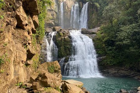 Nauyaca Waterfalls and Beach Town Tour /All Inclusive Full Day