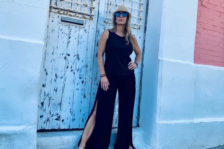 Pour & Pose: Travel Portraits with a Twist of Wine