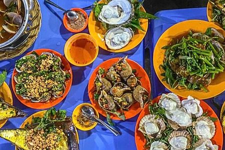 Saigon Foodie Night - Motorbike Tour