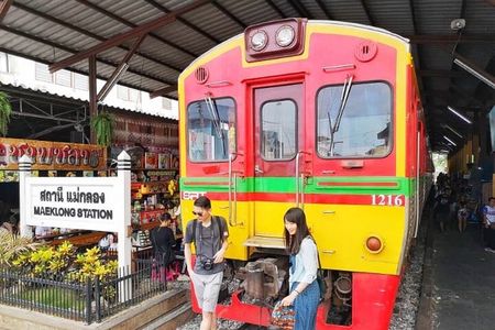 Private Damnoen Saduak and Maeklong Railway Market Tour(min 2pax)