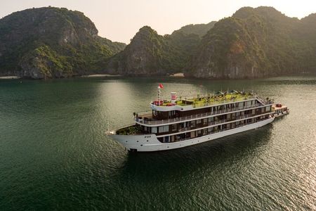 3 Day/2 Night Halong-Lan Ha Bay 5 Star Cruise with Balcony Cabin