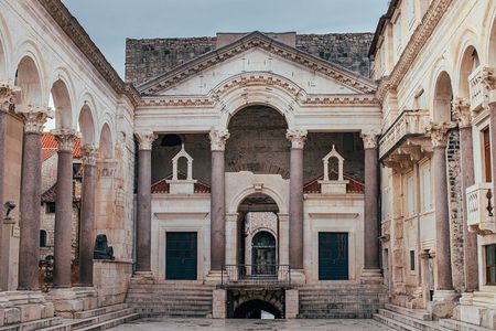 Split Palace & Old Town -Private walking tour- Entrance included