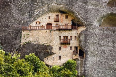 Meteora: Guided Sunset Tour with Monasteries and Caves Visit