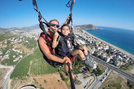Tandem Paragliding Tour in Alanya with Roundtrip Transfer