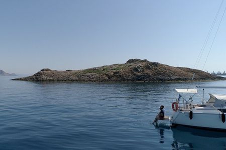 Sailing experience along the coast of Cabo de Gata in Almería