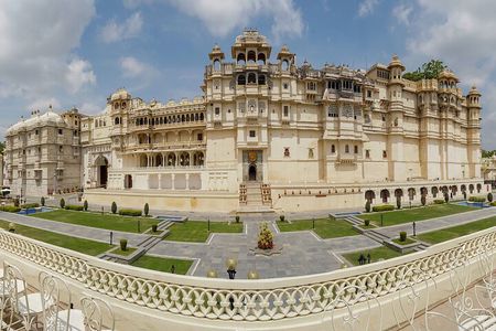 Udaipur Sightseeing Tour Package with Guide and Private Taxi