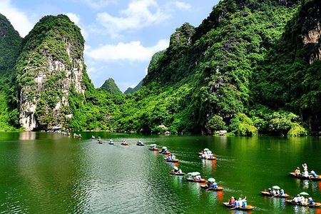 Ninh Binh Full Day Tour Group 8 (Trang An- Bich Dong- Mua cave)
