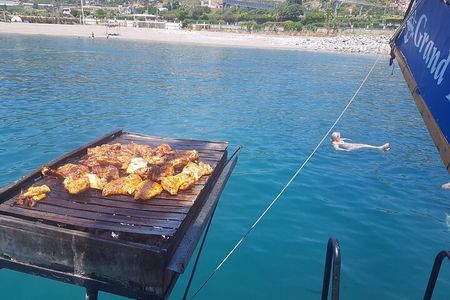 Alanya Relaxing Boat Tour with Lunch, Soft Drinks & Transfer