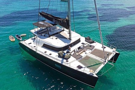 Mykonos Catamaran Daytime or Sunset Tour, 8-flavor Meal & Drinks