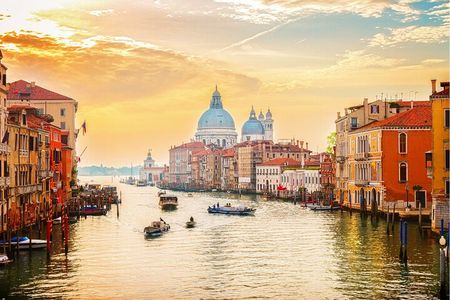 Venice Highlights with Local: Private Walking Tour & Gondola Ride