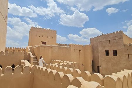 Full-Day Nizwa Fort, Bahla Fort and Jabreen Castle Private Tour
