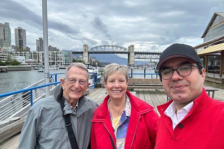 Private Guided Grand City Tour in Vancouver with your luggage