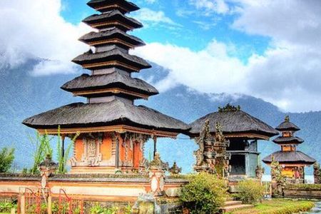 Private Tour of Beratan Lake and Banyumala Waterfall 