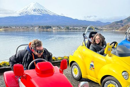 Cute & Fun E-Car tour following guide around Lake Kawaguchiko 