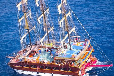 Alanya Catamaran Boat Trip incl. Lunch and drinks