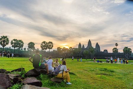 Private Angkor Sunrise Bike Tour Supported By Minivan 