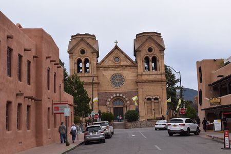 Plaza Sip, Savor, & History Walking Tour in Santa Fe