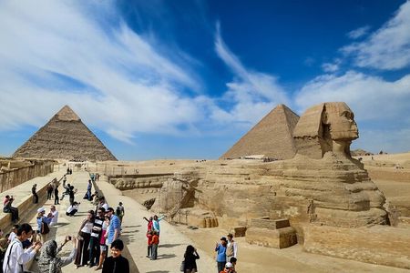 Private Day Tour Pyramids of Giza, Egyptian Museum and Bazaars