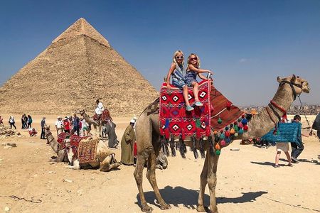 Cairo by Bus: Pyramids & Egyptian Museum Day Tour from Sharm 