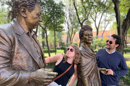 Frida Kahlo VIP [Museum Tickets Included] Walk, Markets & Churros