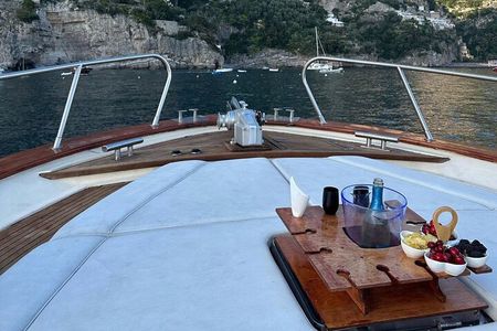 Shared Sunset Cruise from Positano with Drinks & Snacks 1.5-Hour 