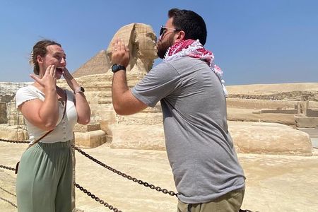 8-Hours private tour of Giza pyramids, Egyptian museum&Bazaar 