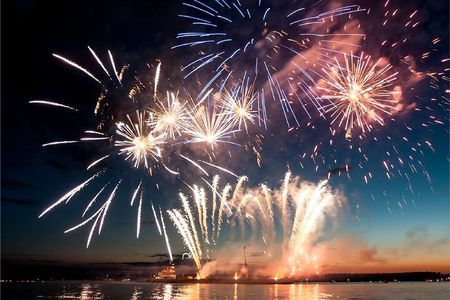 City Cruises Chicago: Fireworks Premier Plus Dinner Cruise 