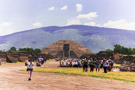Teotihuacán Pyramids Tour, Guadalupe Sanctuary and 3 cultures