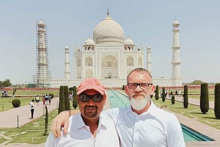 From Delhi : Luxury Taj Mahal Tour By Luxury Car- All Inclusive