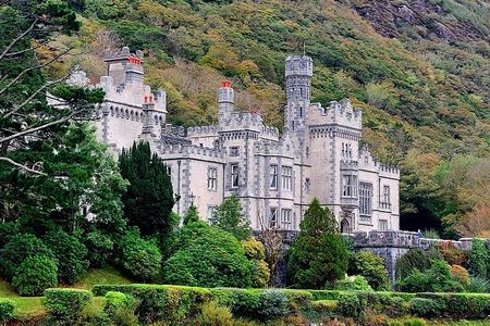 Connemara Sheep Farm experience & Kylemore Abbey by Lux Limousine