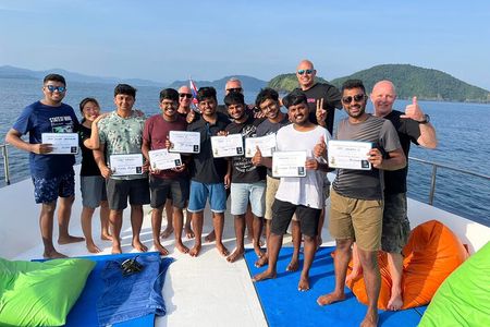 PADI Discover Scuba Diving for Beginners (Non Certified Divers)