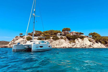 Luxury Catamaran Day Sail in Sint Maarten