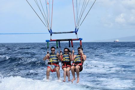 Parasailing in Waikiki from Oahu Hawaii