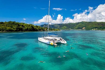 Sainte Anne Marine Park and Moyenne Island