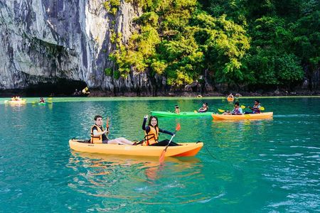  One Day Deluxe Boat Trip in Ha Long Bay