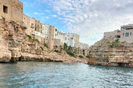 Tour by boat to discover the Polignano Caves