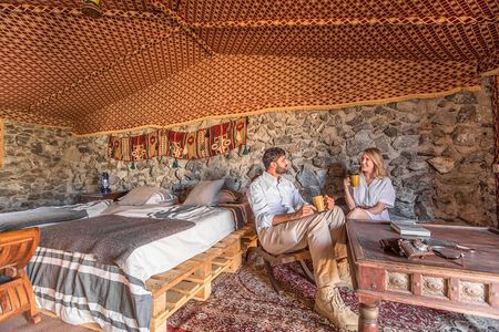 Overnight Desert Safari - Vintage Land Rovers & Traditional Activities